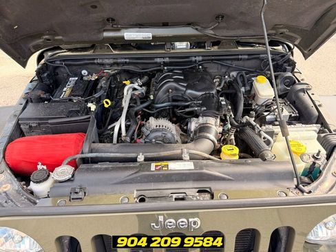 Used 2015 Jeep Wrangler Unlimited Rubicon w/ Dual Top Group AWD/4WD image 34