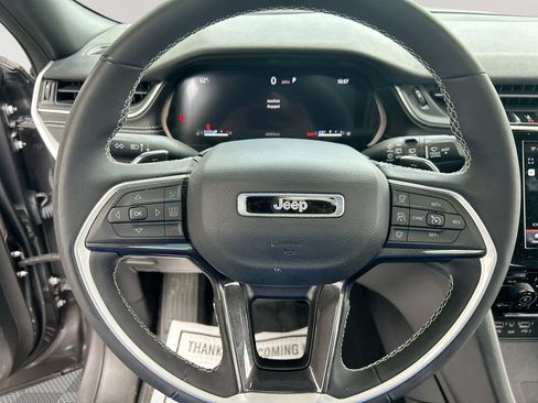 Used 2023 Jeep Grand Cherokee Altitude AWD/4WD image 30
