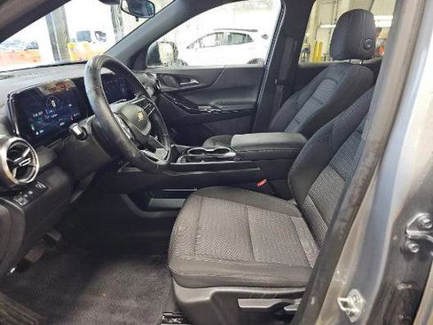 Used 2025 Chevrolet Equinox LT FWD image 4