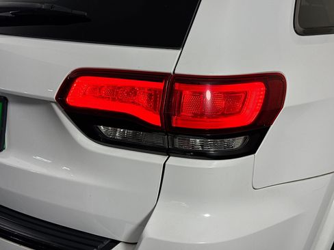 Used 2017 Jeep Grand Cherokee Altitude RWD image 34