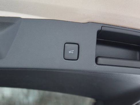 Used 2020 Ford Escape Titanium image 6