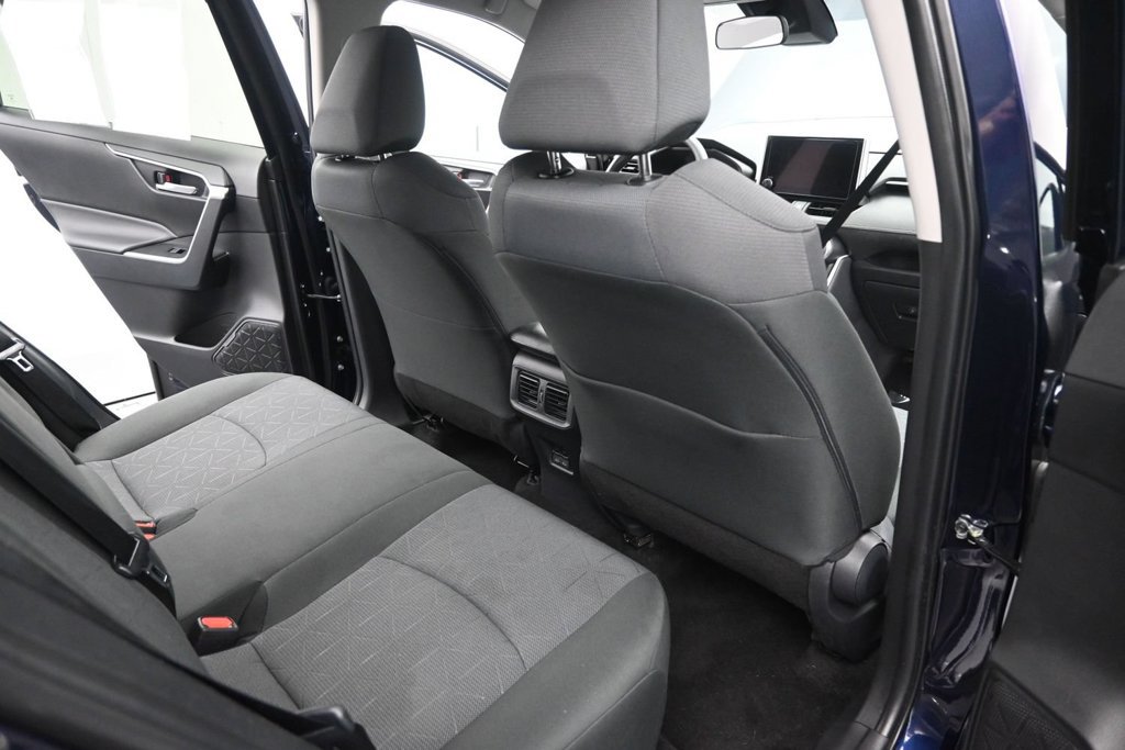 Used 2025 Toyota RAV4 XLE AWD/4WD image 19