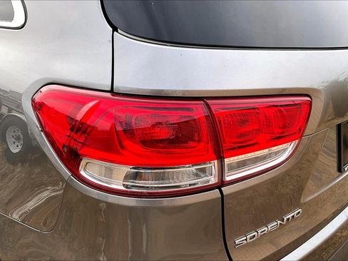 Used 2018 Kia Sorento FWD image 28