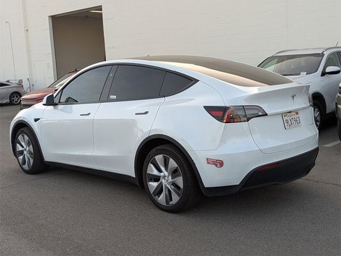 Used 2024 Tesla Model Y Long Range image 4