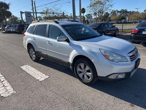 Used 2012 Subaru Outback 2.5i Limited w/ Moonroof Pkg image 10