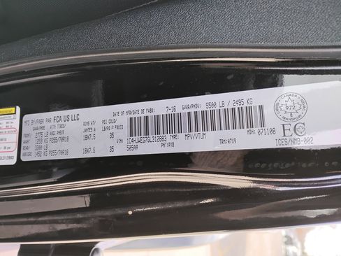 Used 2016 Jeep Wrangler Unlimited Sahara image 35