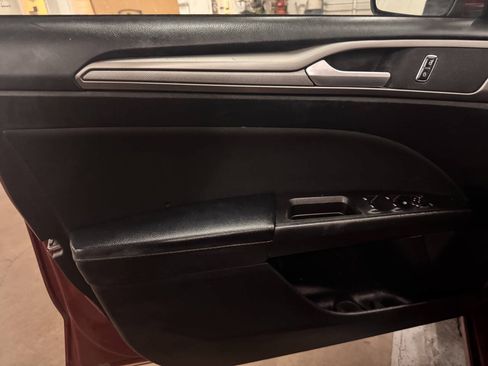 Used 2019 Ford Fusion SE FWD image 26