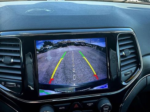 Used 2019 Jeep Grand Cherokee Limited w/ Trailer Tow Group IV AWD/4WD image 15