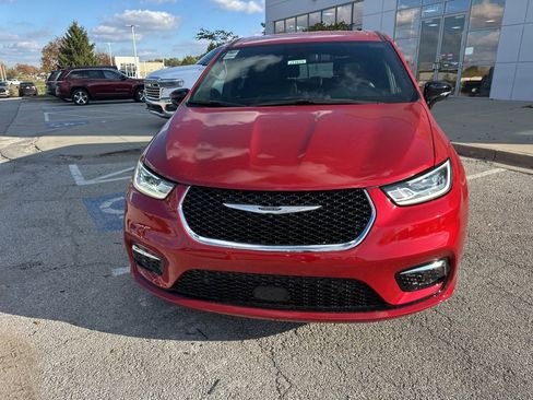 New 2026 Chrysler Pacifica Select image 10