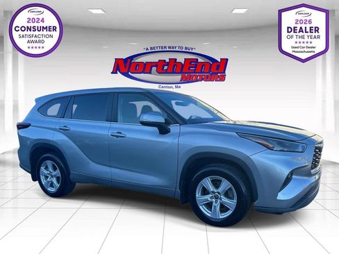 Used 2024 Toyota Highlander LE AWD/4WD image 1