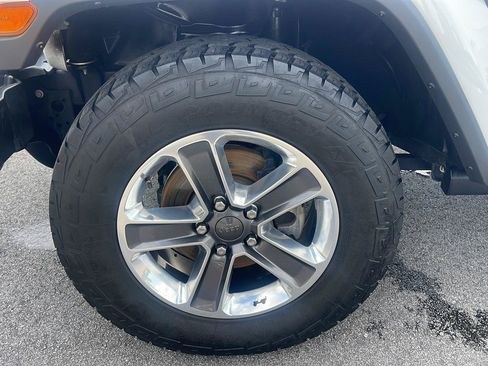 Used 2021 Jeep Wrangler Unlimited Sahara AWD/4WD image 15