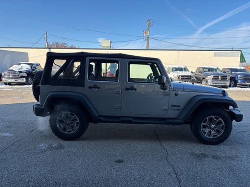 Used 2014 Jeep Wrangler Unlimited Sport image 4