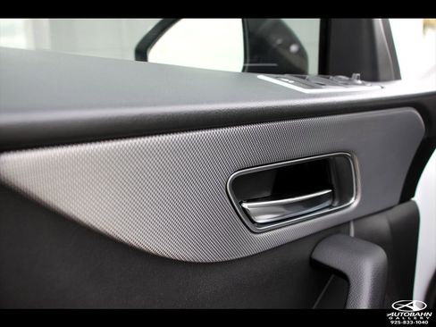 Used 2018 Jaguar F-PACE S image 36