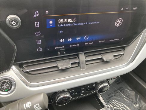 Used 2025 Chevrolet Trax LT w/ LT Convenience Package image 12