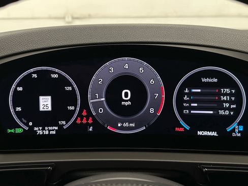 Used 2025 Porsche Cayenne image 27