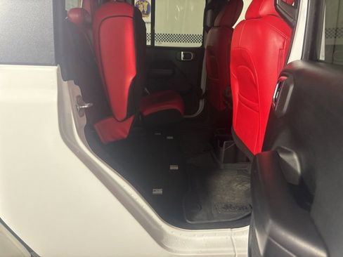 Used 2021 Jeep Gladiator Willys image 29