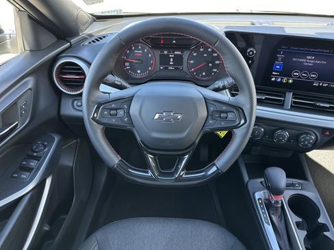 Used 2024 Chevrolet Trax RS w/ Sunroof Package image 14