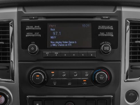 Used 2017 Nissan Titan SV AWD/4WD image 13