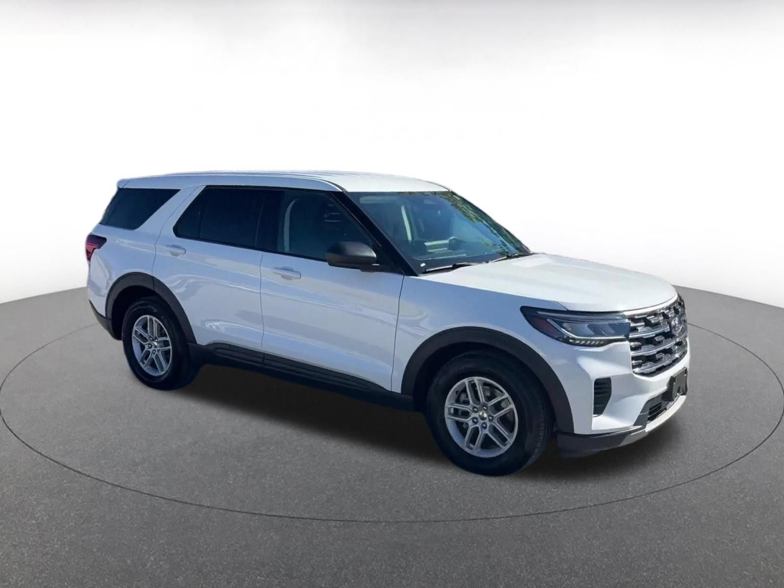 Used 2026 Ford Explorer Active RWD image 2