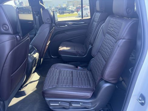 Used 2023 Cadillac Escalade ESV V w/ LPO, ONYX Package image 26