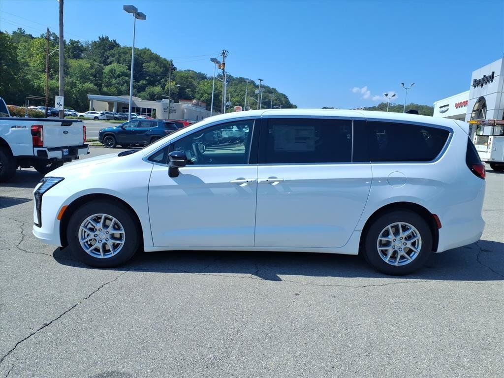New 2027 Chrysler Pacifica Select FWD image 7