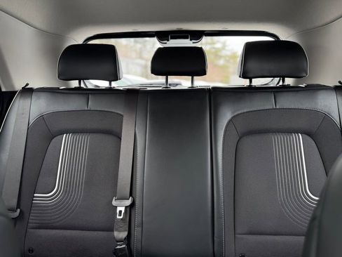 Used 2024 Hyundai Venue Limited image 23