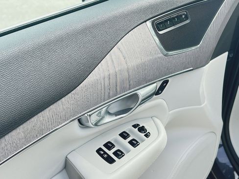 Used 2023 Volvo XC90 B5 Plus w/ Protection Package Premier image 15