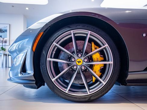 Used 2021 Ferrari 812 GTS image 3