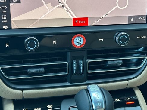 New 2026 Porsche Macan image 25