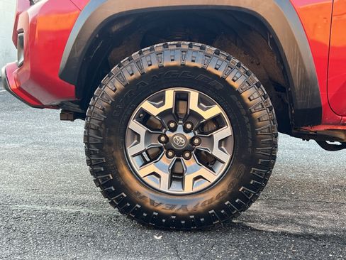 Used 2019 Toyota Tacoma TRD Off-Road image 10