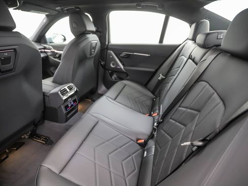 Used 2026 BMW 550e xDrive image 22