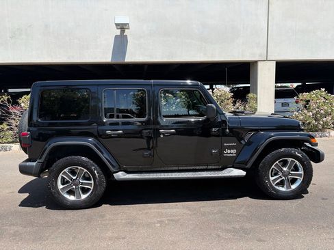 Used 2020 Jeep Wrangler Unlimited Sahara AWD/4WD image 3
