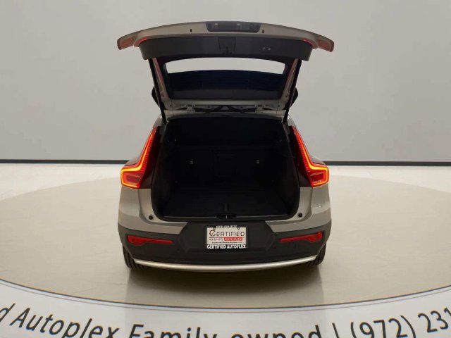 Used 2025 Volvo XC40 B5 Plus AWD/4WD image 9