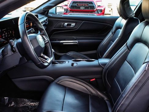 Used 2025 Ford Mustang Premium image 28