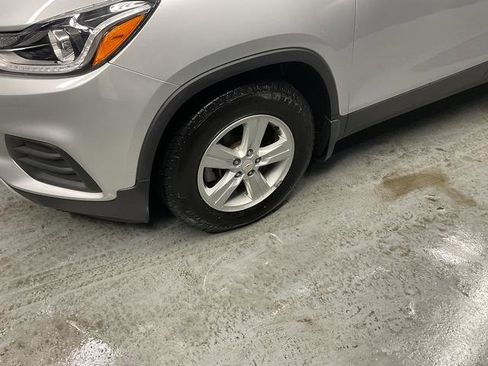 Used 2019 Chevrolet Trax LT w/ LT Convenience Package image 3
