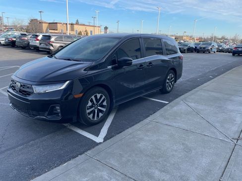 Certified 2025 Honda Odyssey EX-L image 6