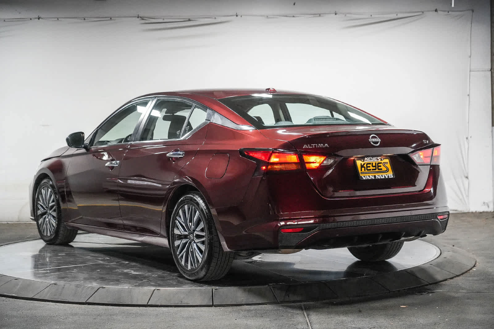 Used 2024 Nissan Altima 2.5 SV FWD image 2