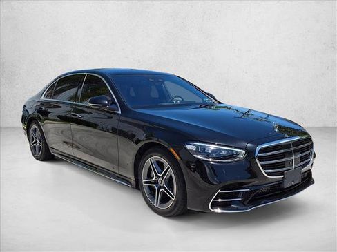 Used 2022 Mercedes-Benz S 580 4MATIC Sedan image 3