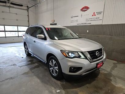 Used 2017 Nissan Pathfinder SV