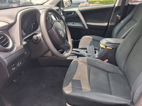 Used 2017 Toyota RAV4 LE AWD/4WD image 11