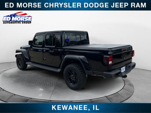 Used 2025 Jeep Gladiator Sport AWD/4WD image 3