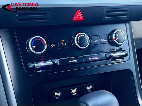 Used 2024 Kia Carnival LX image 19