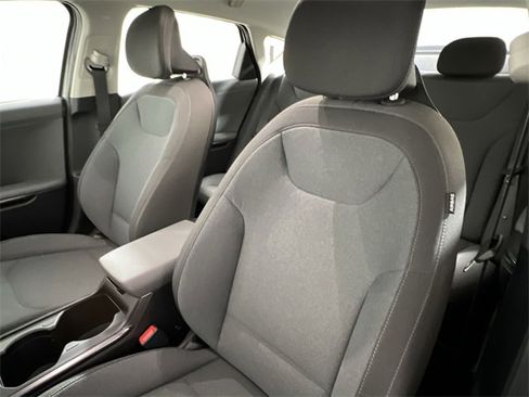 Used 2025 Kia K4 LXS image 12