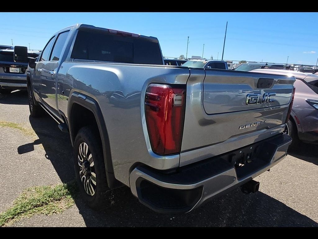 Used 2024 GMC Sierra 3500 Denali Ultimate AWD/4WD image 8