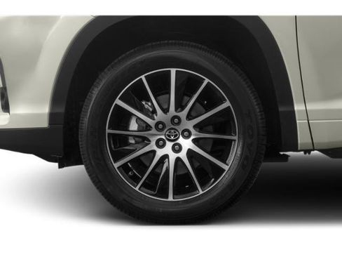 Used 2019 Toyota Highlander SE FWD image 11