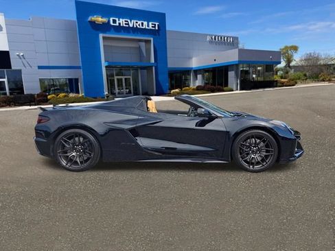 Used 2023 Chevrolet Corvette Z06 RWD image 26