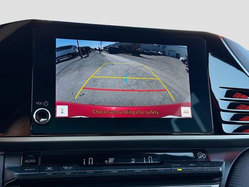 Used 2025 Toyota Camry SE FWD image 13