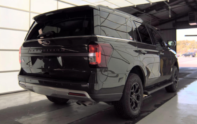 Used 2023 Ford Expedition Timberline AWD/4WD image 3