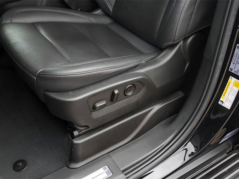 Used 2022 Chevrolet Tahoe LT w/ Luxury Package image 8