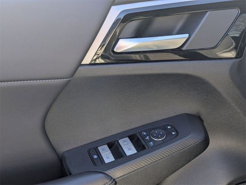 Used 2025 Mitsubishi Outlander SE image 17